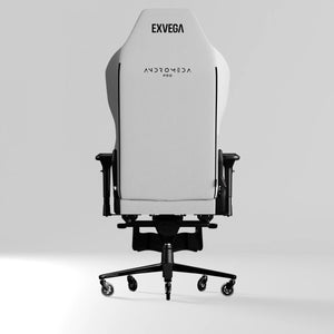Koyu mavi Exvega Andromeda Pro Arctic oyuncu koltuğu, ergonomik tasarım ve ayarlanabilir sırt desteği ile görünüm.