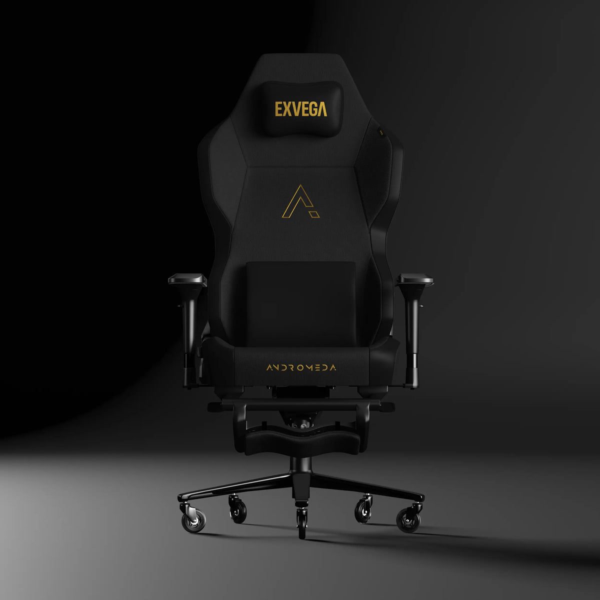 Exvega Andromeda Pro Gold oyuncu koltuğu, rahat ve şık tasarımıyla bilgisayar başında kullanım için uygun.